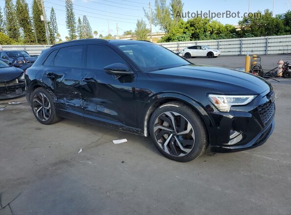 WA15AAGEXRB061149 2024 AUDI Q8 Черный Передняя правая четверть
