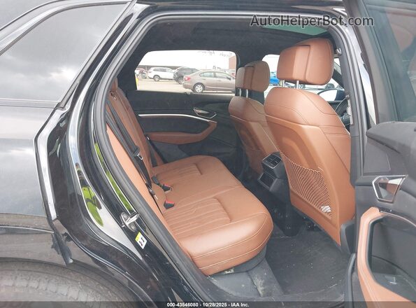 WA16AAGE6RB052016 2024 AUDI Q8 E-TRON Черный Вид наклейки с VIN-кодом
