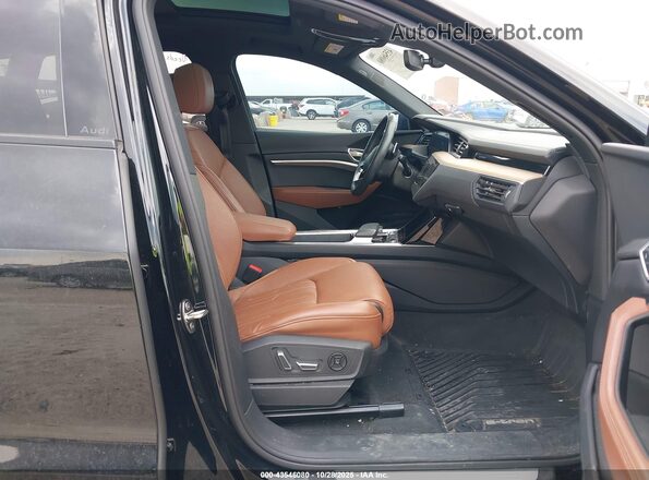 WA16AAGE6RB052016 2024 AUDI Q8 E-TRON Черный Вид салона спереди