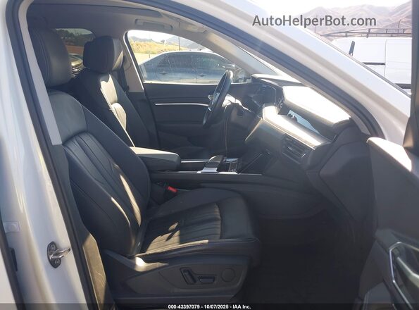 WA1AAAGE4MB022810 2021 AUDI E-TRON White Widok wnętrza z przodu