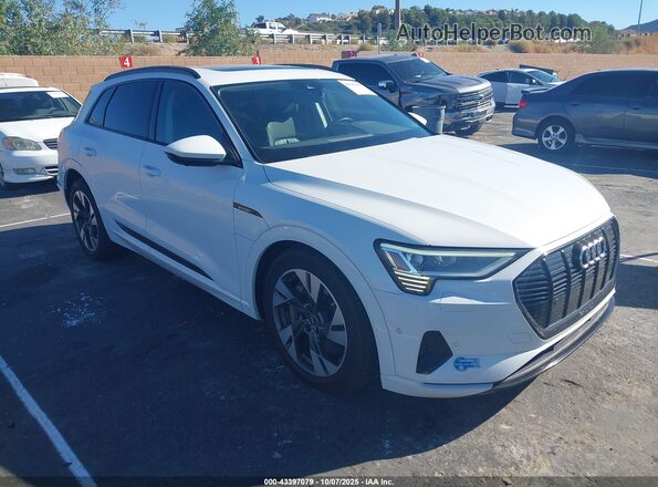 WA1AAAGE4MB022810 2021 AUDI E-TRON White Przód prawy