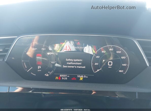 WA1AAAGE4MB022810 2021 AUDI E-TRON White Widok tylnych siedzeń