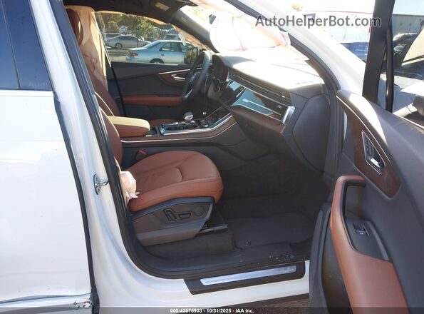 WA1ACBF74SD012315 2025 AUDI Q7 Белый Вид салона спереди