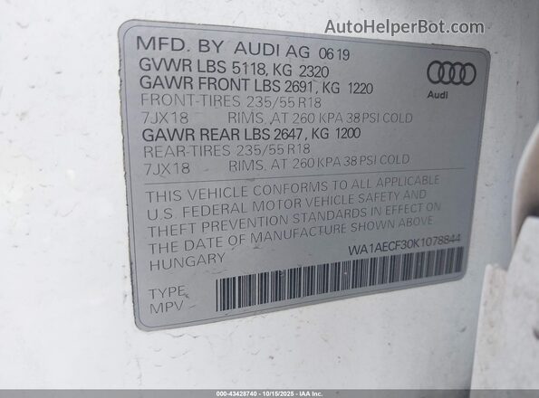WA1AECF30K1078844 2019 AUDI Q3 White Vista del compartimento del motor