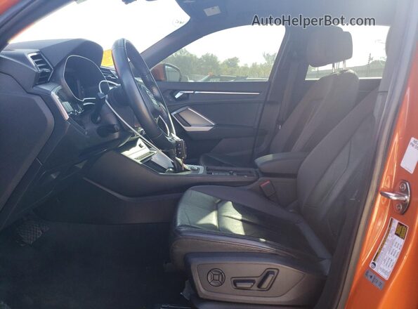 WA1AECF31K1078593 2019 AUDI Q3 Оранжевый Вид салона спереди