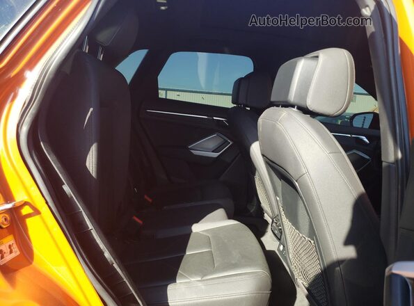 WA1AECF31K1078593 2019 AUDI Q3 Оранжевый Вид задней части салона