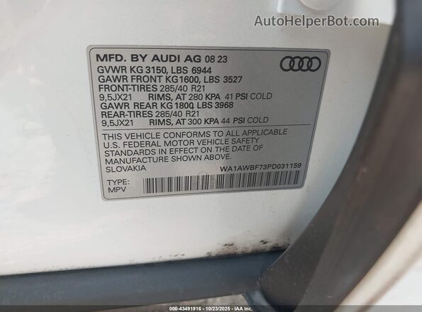 WA1AWBF73PD031159 2023 AUDI SQ7 White Vista del compartimento del motor