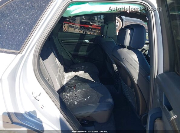 WA1B4AFY2P2156825 2023 AUDI SQ5 Silver Widok naklejki z numerem VIN