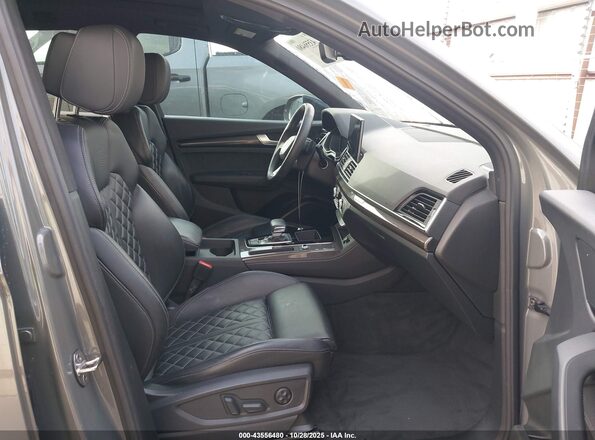 WA1B4AFY6P2022481 2023 AUDI SQ5 Gray Widok wnętrza z przodu