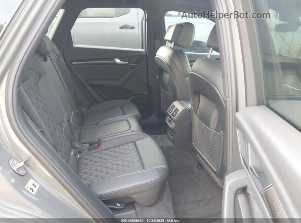 WA1B4AFY6P2022481 2023 AUDI SQ5 Gray Widok naklejki z numerem VIN