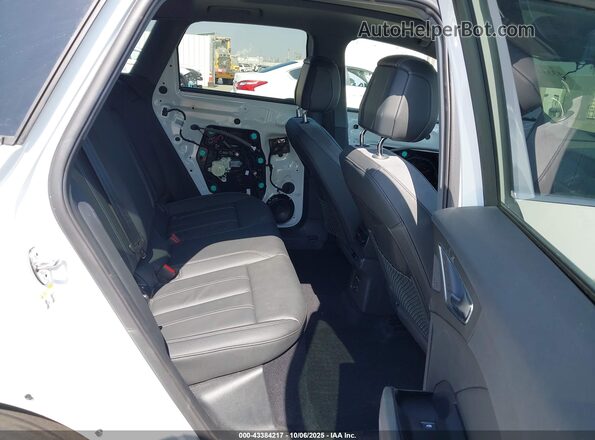 WA1BCBFZ8PP028061 2023 AUDI Q4 Белый Вид наклейки с VIN-кодом