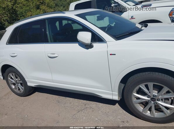 WA1DECF38R1095771 2024 AUDI Q3 White Widok wnętrza z tyłu