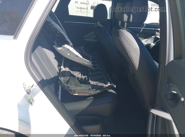 WA1DECF38R1095771 2024 AUDI Q3 White Widok naklejki z numerem VIN
