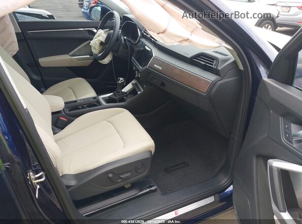 WA1EECF32M1102002 2021 AUDI Q3 Dark Blue Front interior view