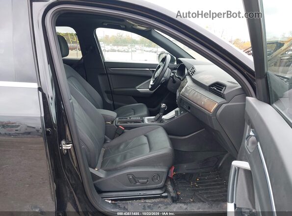 WA1EECF37M1035154 2021 AUDI Q3 Black Widok wnętrza z przodu