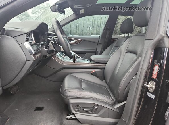 WA1EVAF10MD034980 2021 AUDI Q8 Black Widok wnętrza z przodu
