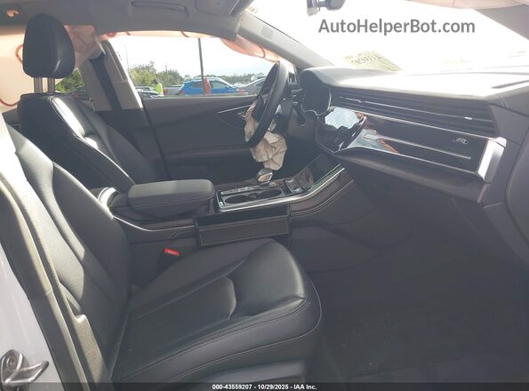 WA1EVBF13PD017522 2023 AUDI Q8 White წინა სალონის ხედი
