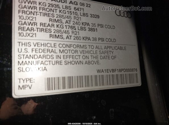 WA1EVBF18PD000876 2023 AUDI Q8 Black Widok komory silnika