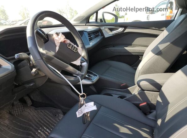 WA1G2AFZ3RP012730 2024 AUDI Q4 White Widok wnętrza z przodu