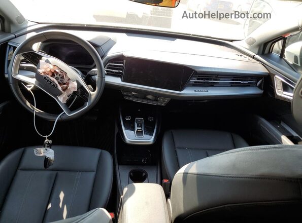 WA1G2AFZ3RP012730 2024 AUDI Q4 White Widok deski rozdzielczej