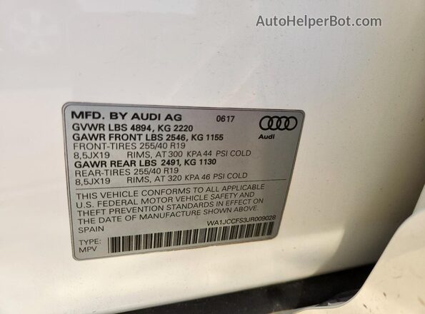 WA1JCCFS3JR009028 2018 AUDI Q3 White Вид підкапотного простору