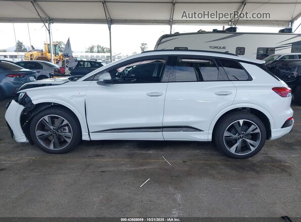 WA1KUBFZ0RP060552 2024 AUDI Q4 White Widok wnętrza 360 stopni