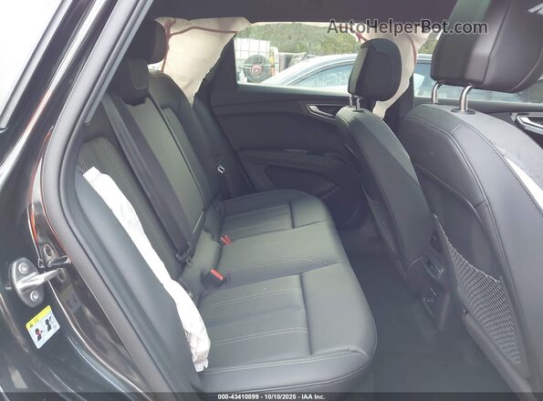 WA1L2BFZ0RP030428 2024 AUDI Q4 Черный Вид наклейки с VIN-кодом