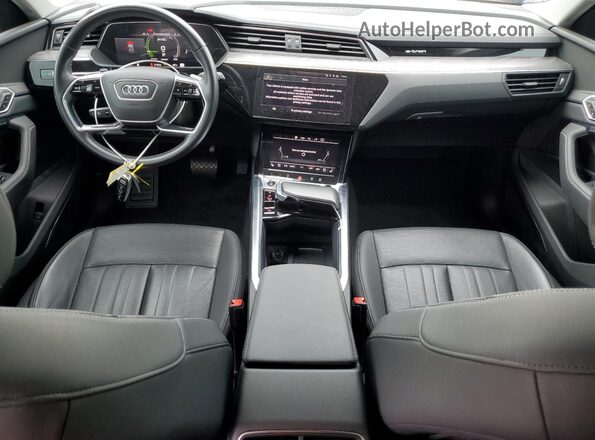 WA1LAAGE2MB004265 2021 AUDI E-TRON Gray Vista del salpicadero