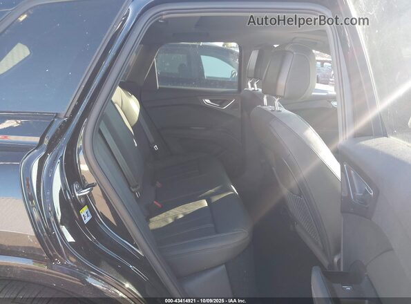 WA1MUBFZ3RP045519 2024 AUDI Q4 Black Widok naklejki z numerem VIN
