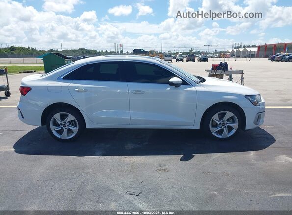 WAUAUDGY8NA026355 2022 AUDI OTHER Белый Вид задней части салона