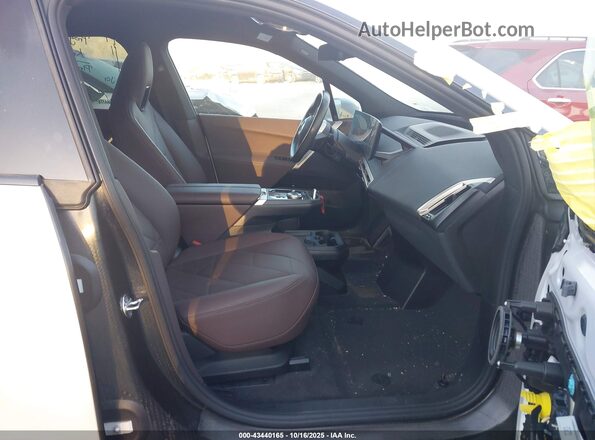 WB523CF02PCM04978 2023 BMW IX White Vista interior delantera