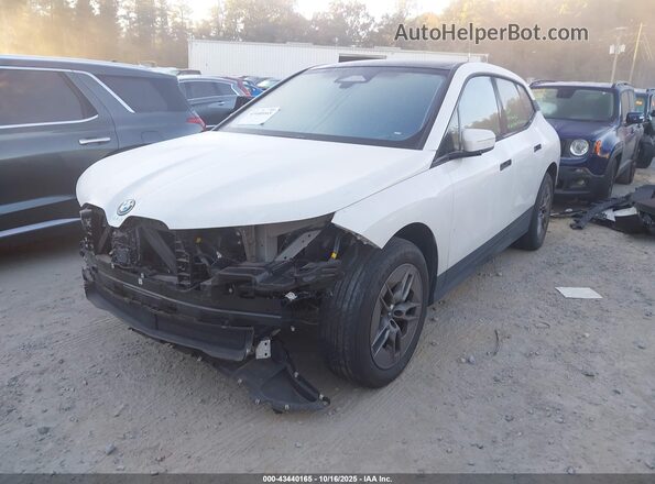 WB523CF02PCM04978 2023 BMW IX White Vista tres cuartos delantera izquierda