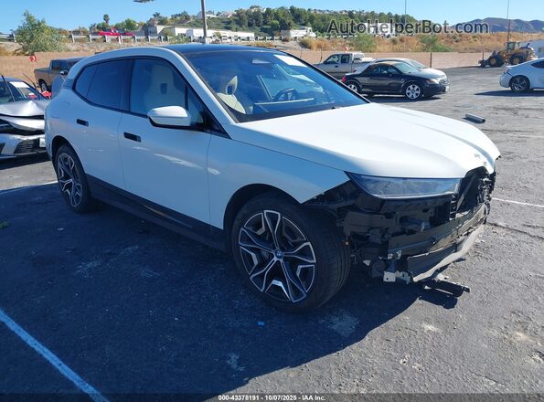 WB523CF04RCP11314 2024 BMW IX White Przód prawy