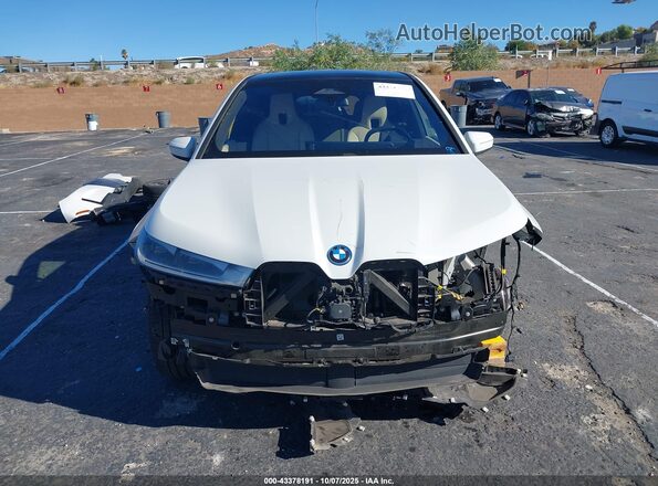 WB523CF04RCP11314 2024 BMW IX White Widok wnętrza z tyłu