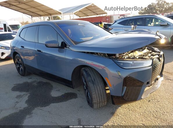 WB523CF06SCT60704 2025 BMW IX Gray Delantero derecho