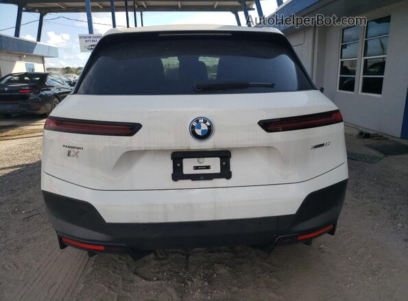 WB523CF08SCS84595 2025 BMW IX White Vista trasera