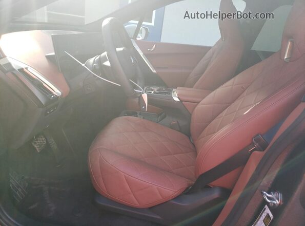 WB523CF08SCS84595 2025 BMW IX White Vista interior delantera