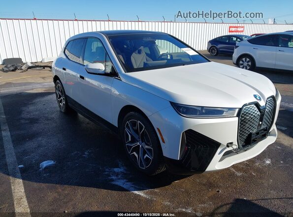 WB523CF0XRCP23564 2024 BMW IX White Delantero derecho