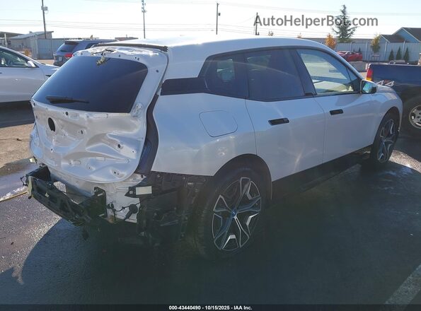 WB523CF0XRCP23564 2024 BMW IX White Trasero derecho