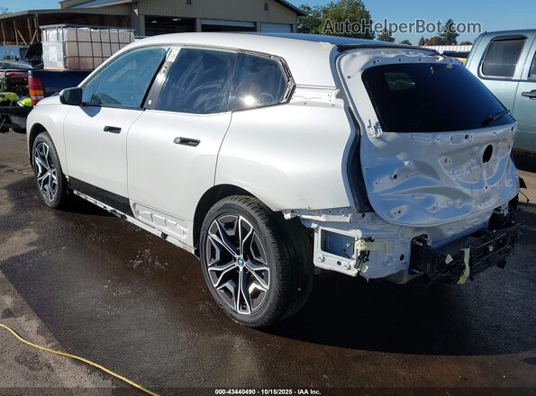 WB523CF0XRCP23564 2024 BMW IX White Trasero izquierdo