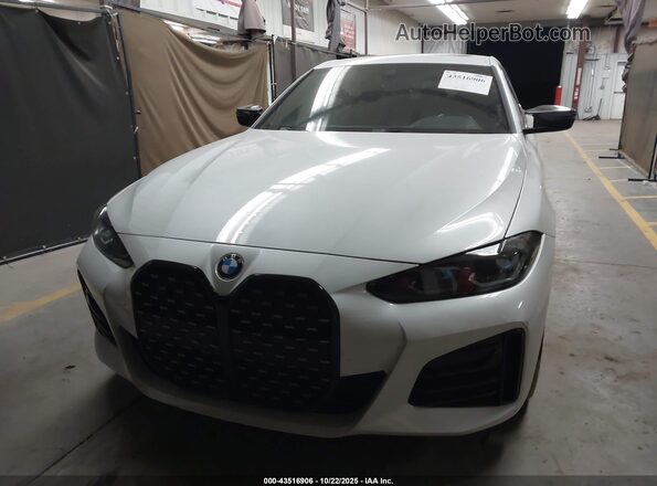 WBA13AW02NFM31207 2022 BMW OTHER White Widok z przodu