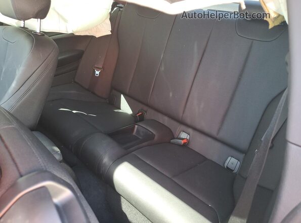 WBA2J5C56JVC07104 2018 BMW M2 Black Vista de los asientos traseros