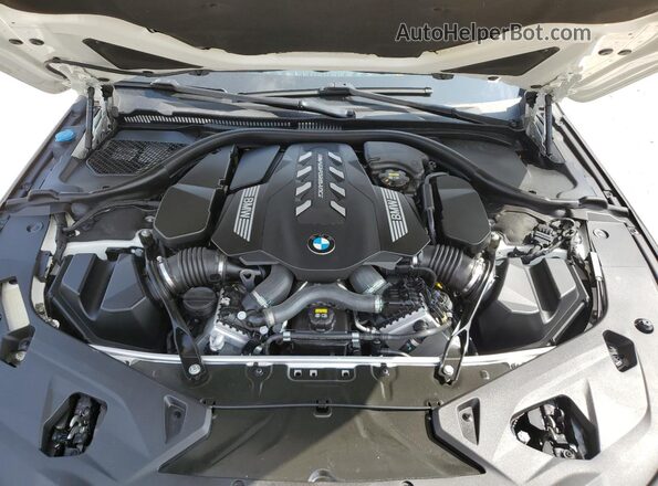 WBAFY4C06LCD38303 2020 BMW M8 Белый Вид задней части салона