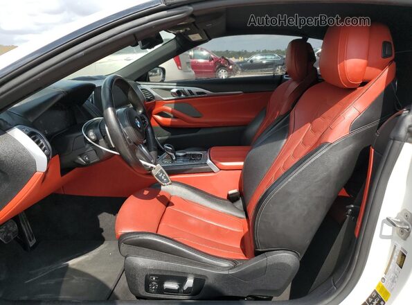 WBAFY4C06LCD38303 2020 BMW M8 Белый Вид салона спереди