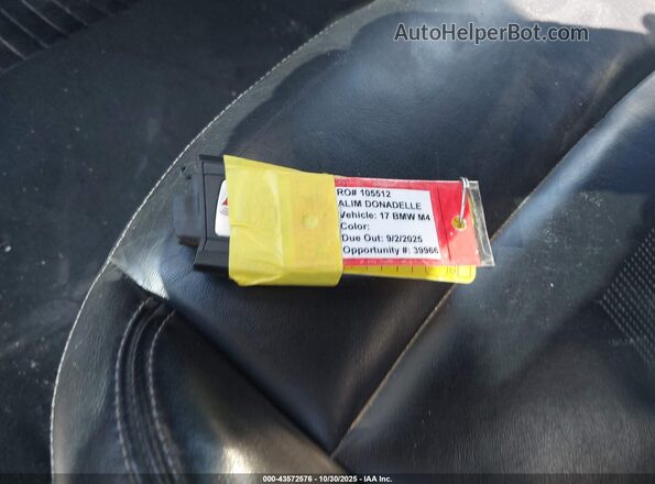 WBS3R9C36HA014349 2017 BMW M4 Желтый Вид панели приборов