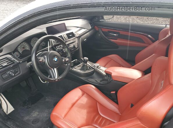WBS3R9C53HK709559 2017 BMW M4 White Widok deski rozdzielczej