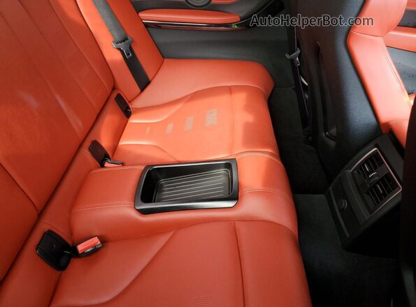 WBS3R9C53HK709559 2017 BMW M4 White Widok tylnych siedzeń
