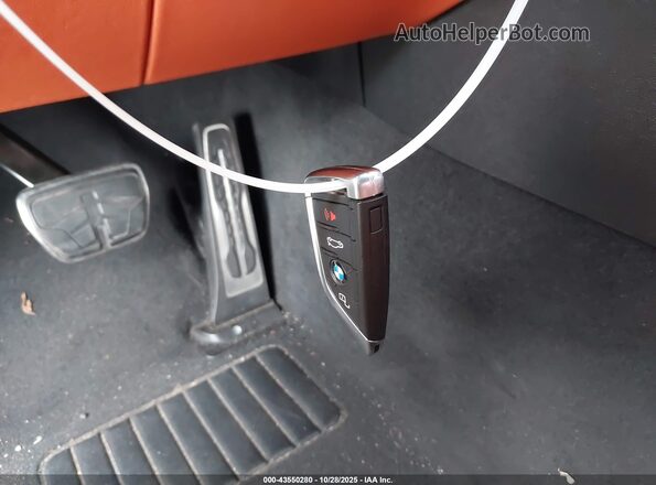 WBS43AY08PFR38217 2023 BMW M3 Бирюзовый Вид панели приборов
