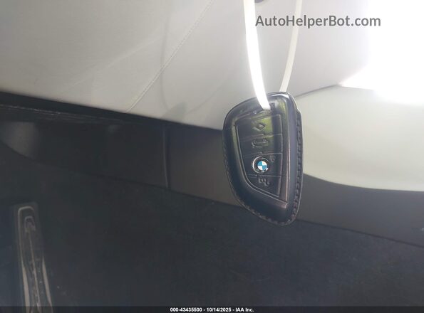 WBS83CH08MCF69064 2021 BMW M5 Синий Вид панели приборов