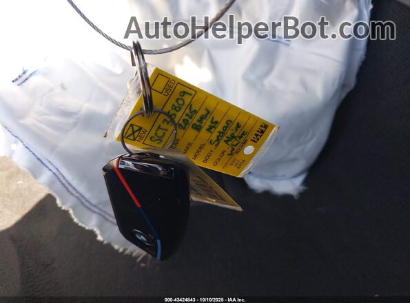 WBS83FK07SCT35809 2025 BMW M5 Белый Вид панели приборов